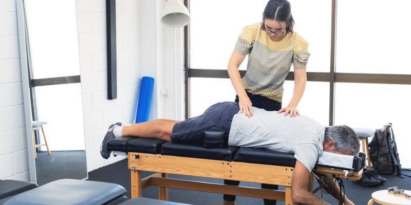 Quiropraxia e Osteopatia: Qual a Diferença e Seus Benefícios Diferenças entre Quiropraxia e Osteopatia